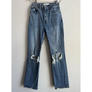 Abercrombie & Fitch Women's 24/00 Distressed The‎ Ankle Straight High Rise Jeans thumbnail 4