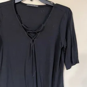 Harlowe & Graham small black short sleeve top‎ thumbnail 2