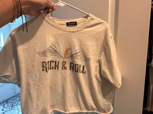 Boutique Graphic Tee Size M thumbnail 1