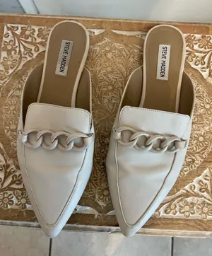 Steve Madden Cream Pointed Chain -Trim Mule. Size 11 thumbnail 1