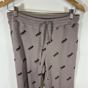 TNA Aritzia Waffle Knit Joggers Mauve Taupe Logo Print Thermal Lounge Pants Sz M thumbnail 2