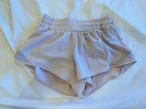 Lululemon Hottie Hot 2.5" Shorts thumbnail 1