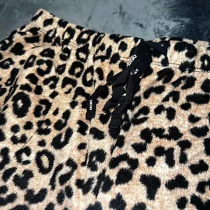 DKNY Leopard Print Plush Lounge Pants‎ Size S Soft Drawstring Pockets Y2K thumbnail 3