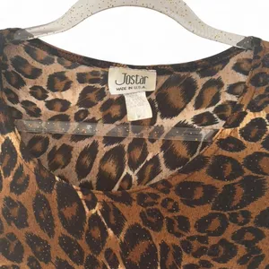 Early 2000s grandma core leopard print padded shoulder top MADE IN USA thumbnail 5