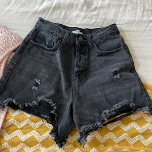 Forever 21 Black High Waisted Distressed Jean Shorts thumbnail 4