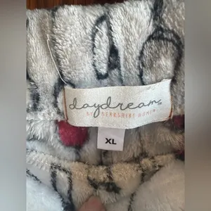 Pajama Set Size XL Time for Wine Top & Fleece Pants Wine Glasses Daydream thumbnail 5