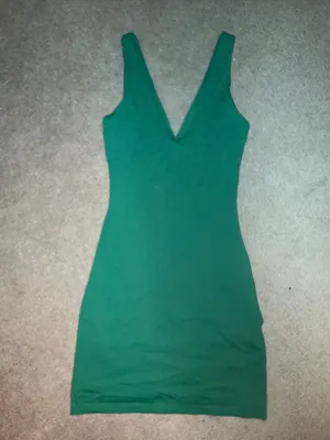Aritzia Babaton Deep V-Neck Sculpt Bodycon Mini Dress Green XXS thumbnail 3