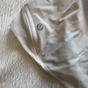 Lululemon Athletica White Hotty Hot 2.5 HR Shorts thumbnail 4