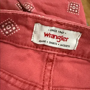 NWT Wrangler Women's High Rise Bold Boot Jean Diamond Bay 6/28X30 thumbnail 10