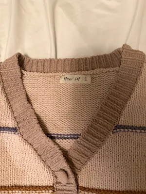 Boutique sweater/Cardigan Tan Size M thumbnail 2