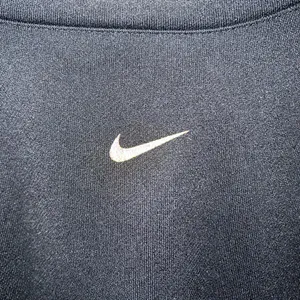 Nike Black Boxy Sweatshirt with Gray Sleeve Detail‎ thumbnail 4