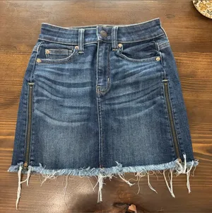 American eagle high rise mini skirt. Next level stretch. Zipper slits. Size 00 thumbnail 1