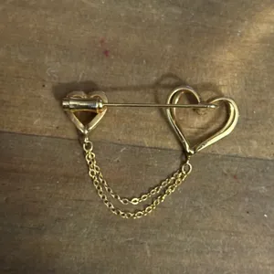 Vintage gold tone double hearts with swag chain stick pin thumbnail 5