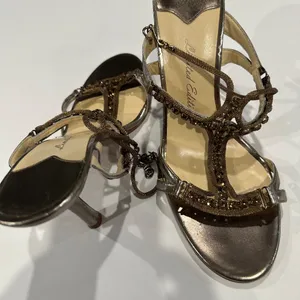 Women's Veronica‎ Pewter Sandals Heels Limited Edition - Size 8. thumbnail 8