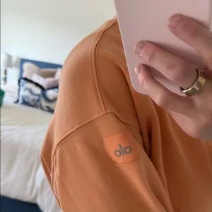 Discolored alo yoga orange crop crew neck sweatshirt size medium thumbnail 4