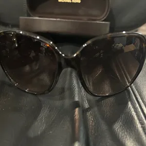 Michael Kors Women's Brown Tortoise Sunglasses includes Michael Kors Case thumbnail 4