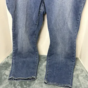 Torrid Premium Denim Boyfriend Stretch Jeans Size 18 Butterfly Patch thumbnail 3