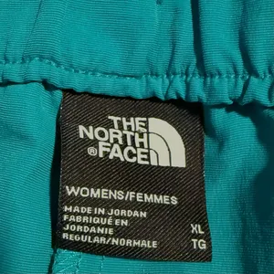 XL North Face Women’s Shorts Teal Green thumbnail 3