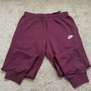 Nike Standard Fit Tapered Leg Sweatpants thumbnail 8