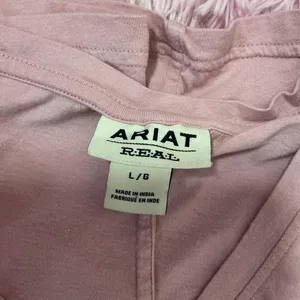 ARIAT Pink‎ V-Neck T-Shirt Casual Everyday Tee Basic Top thumbnail 5