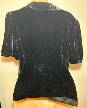 Women's velour suit: skirt and jacket.Size M. $25. thumbnail 6