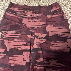 Alphalete Surface Power Pink/Purple Camo‎ Leggings Small thumbnail 6