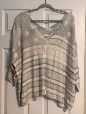 POL Deep V-neck Striped Stars Americana Oversized Lightweight Knit Sweater Med thumbnail 1