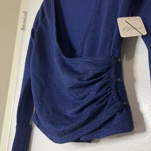 NEW! Free People side cinch long sleeve vneck top in blue size small $98 thumbnail 2