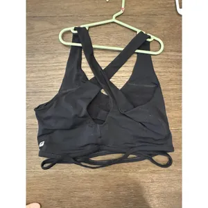 Sports Bra Fabletics black size Medium mid drift straps thin thumbnail 2