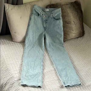 Abercrombie & fitch the 90s straight ultra high-rise light wash jeans 6 28” S​​​ thumbnail 2