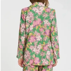 DRA Floral Print Green/Pink Blazer (Size XS) thumbnail 2