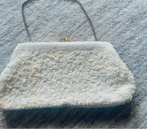 VTG Designer LaRegale Ivory Beaded Purse w/ Silk Interior Lining & Gold Strap thumbnail 8
