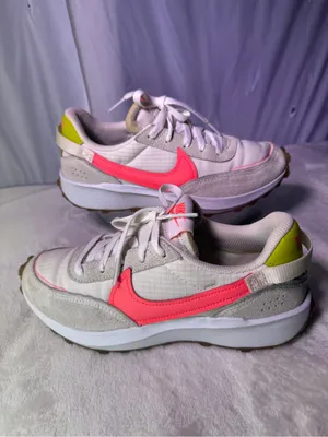 Nike Women's White & Coral Pink Swoosh Retro Runner thumbnail 2