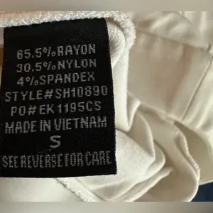 Ci Sono Women’s White Zip Pocket Cuffed Shorts‎ Size Small thumbnail 8