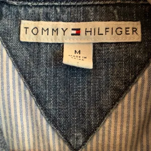 Tommy Hilfiger Women Size M Jean Jacket Coat Lightweight Blue Denim thumbnail 4