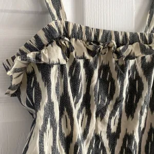 J.Crew Ikat Ruffle Camisole Womens Size 2 Black‎ White Cotton Tank Top Ikat Boho thumbnail 2