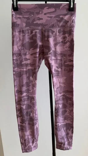 Lululemon Wunder Under Purple Camo Leggings Size 6 thumbnail 1