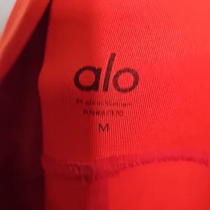 Alo yoga high rise workout moto leggings red cherry sz Medium thumbnail 9