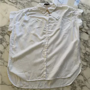 NWT QUINCE Women's White Button-Up Vintage Wash Tencel Camp Shirt Sz XS thumbnail 3