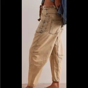 We The Free Moxie Pull On Barrel Jeans. Size 27” thumbnail 3