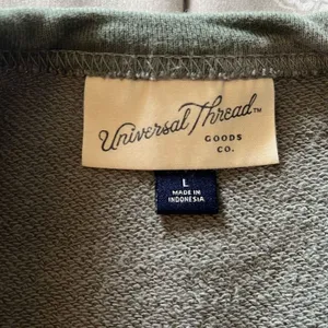 Universal Threads camo pullover sweatshirt,  size large thumbnail 4