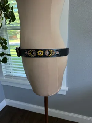 NWT Lucky Brand Sequin Beaded Floral Leather Belt Size Medium thumbnail 3