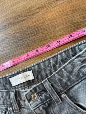 Zara Gray High-Rise Wide-Leg Jeans women’s 4 thumbnail 4