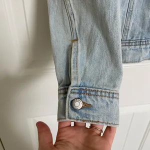 NWT | Old Navy women’s embroidered denim jacket‎ — small thumbnail 4