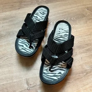 BARETRAPS | Women's Black White Agatha Zebra Striped Slide‎ Sandals, Size 6 thumbnail 2