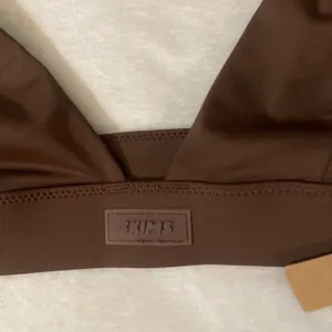 SKIMS Plunge Bikini Top S NWT thumbnail 3