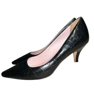 Isaac mizrahi Elegant Black Croc-Embossed Pumps thumbnail 6