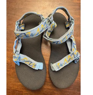 Tevas blue and yellow sandals women's size 8 thumbnail 1