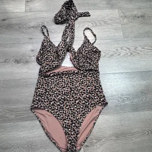 Aerie Womens Leopard Print Cutout Wrap One Piece Swimsuit Tan Black Medium‎ thumbnail 4