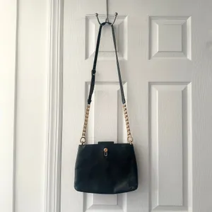 Tory Burch Lily Black Leather Slim Multi Pocket Gold Chainlink Crossbody Handbag thumbnail 11